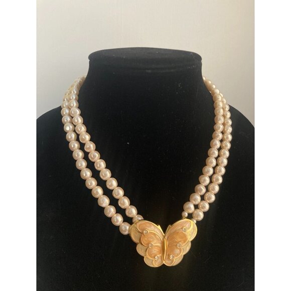 VINTAGE SIGNED K.J.L. FOR AVON FAUX PEARLS WITH ENAMEL BUTTERFLY 18" NECKLACE - Picture 2 of 16